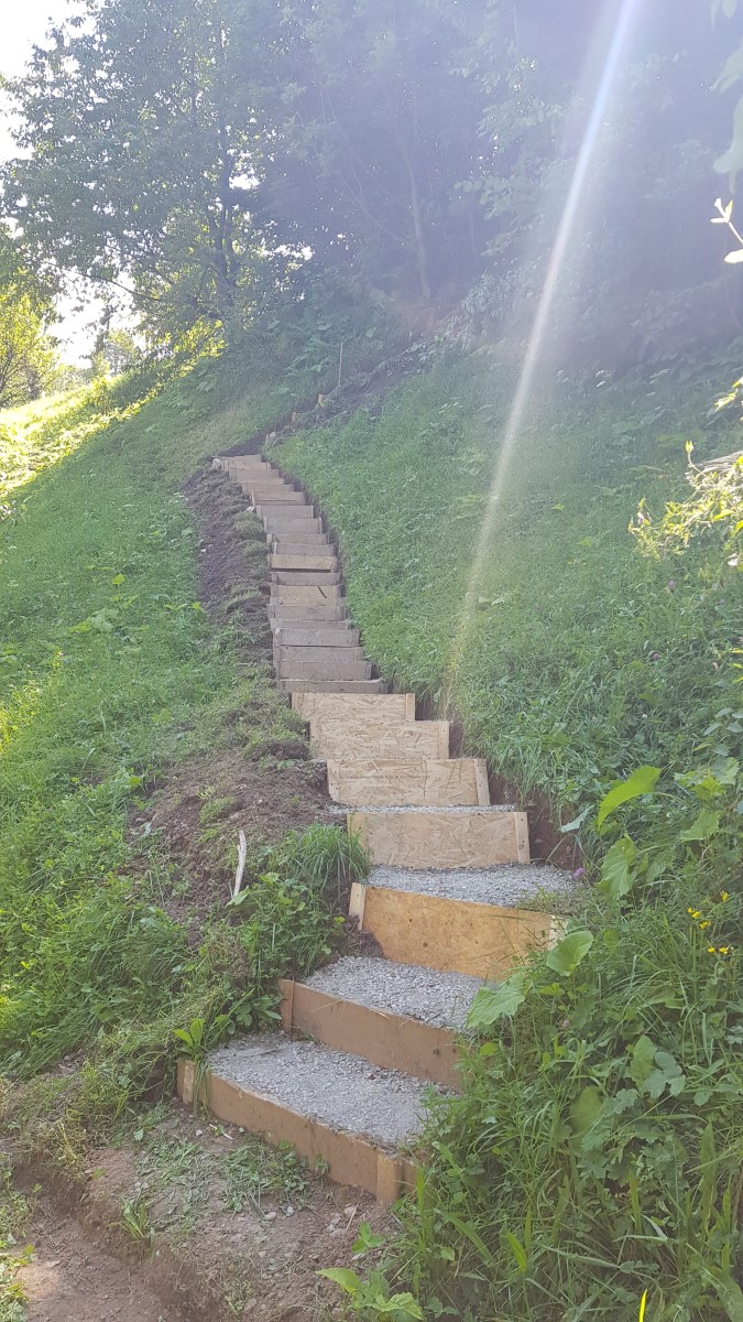 Poartă de fotbal și spațiu de joacă în aer liber